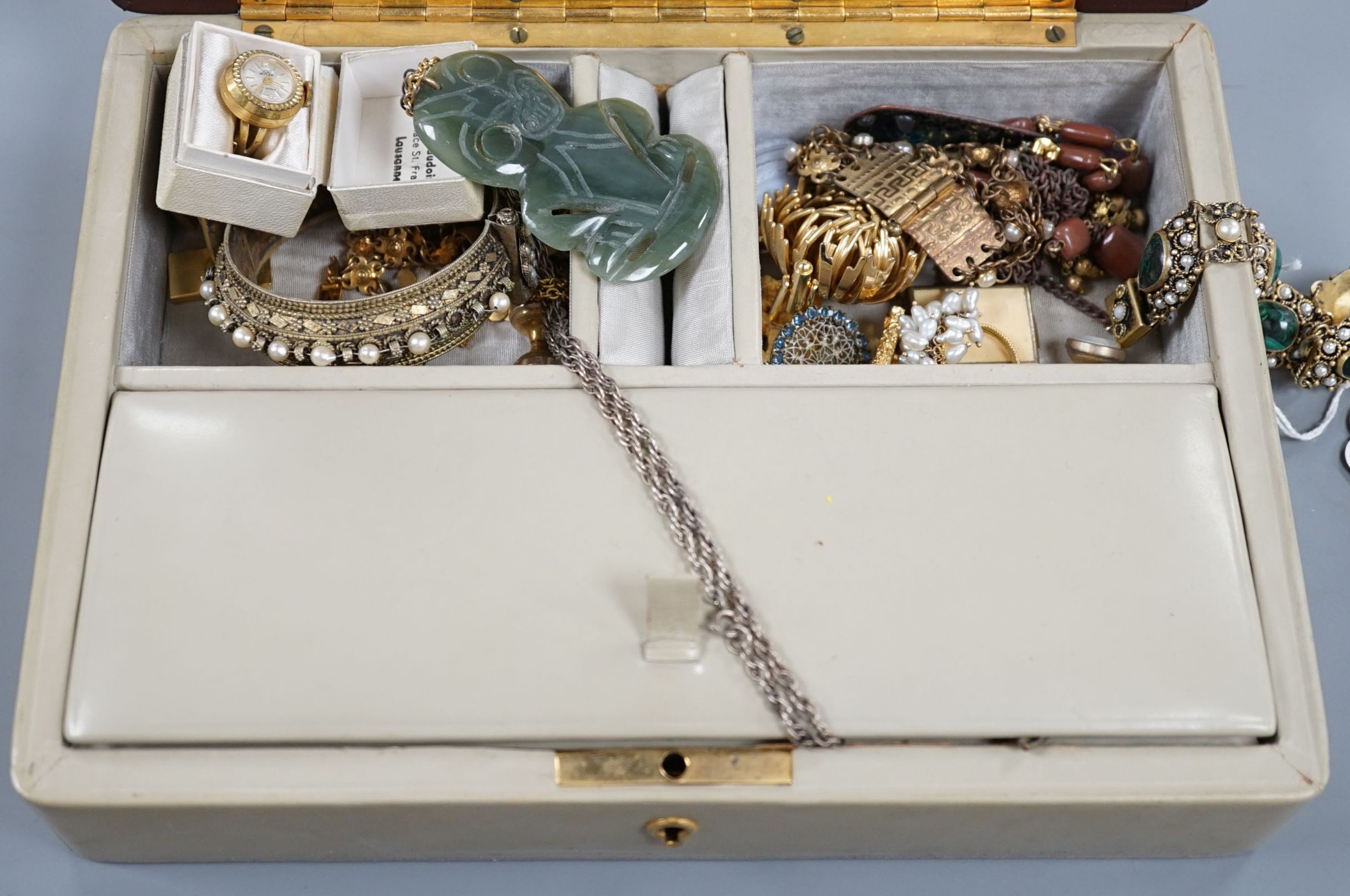 A yellow metal and baroque pearl cluster ring, a gilt white metal and malachite bracelet and assorted costume jewellery.